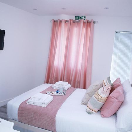 شقة Harrow Luxury Flat With Free Parking. لندن المظهر الخارجي الصورة