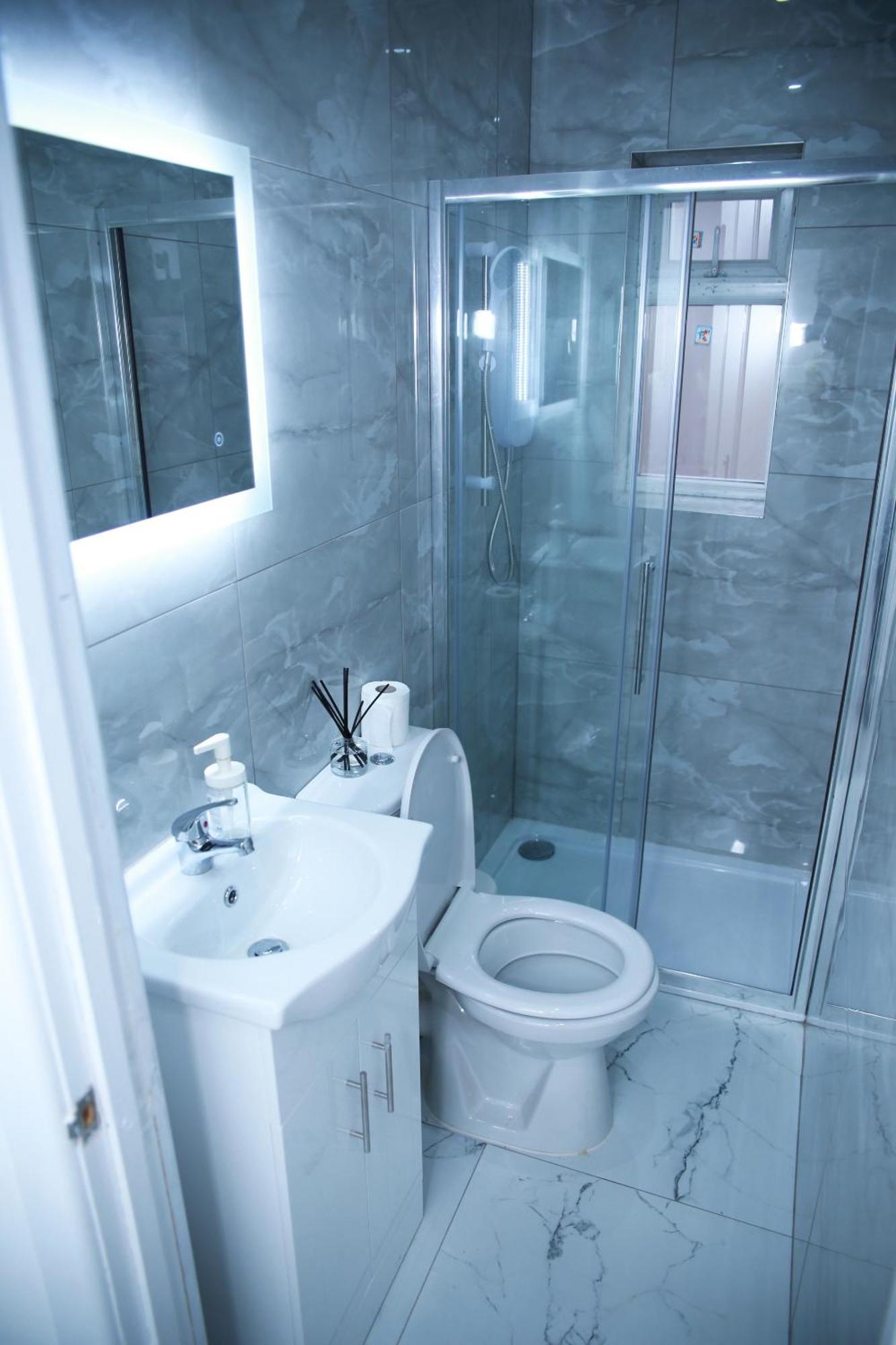 شقة Harrow Luxury Flat With Free Parking. لندن الغرفة الصورة