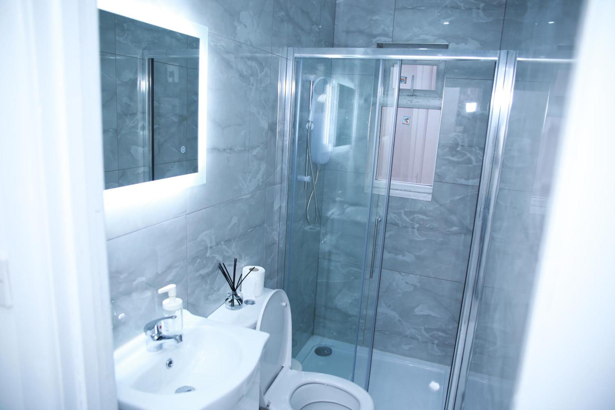 شقة Harrow Luxury Flat With Free Parking. لندن المظهر الخارجي الصورة