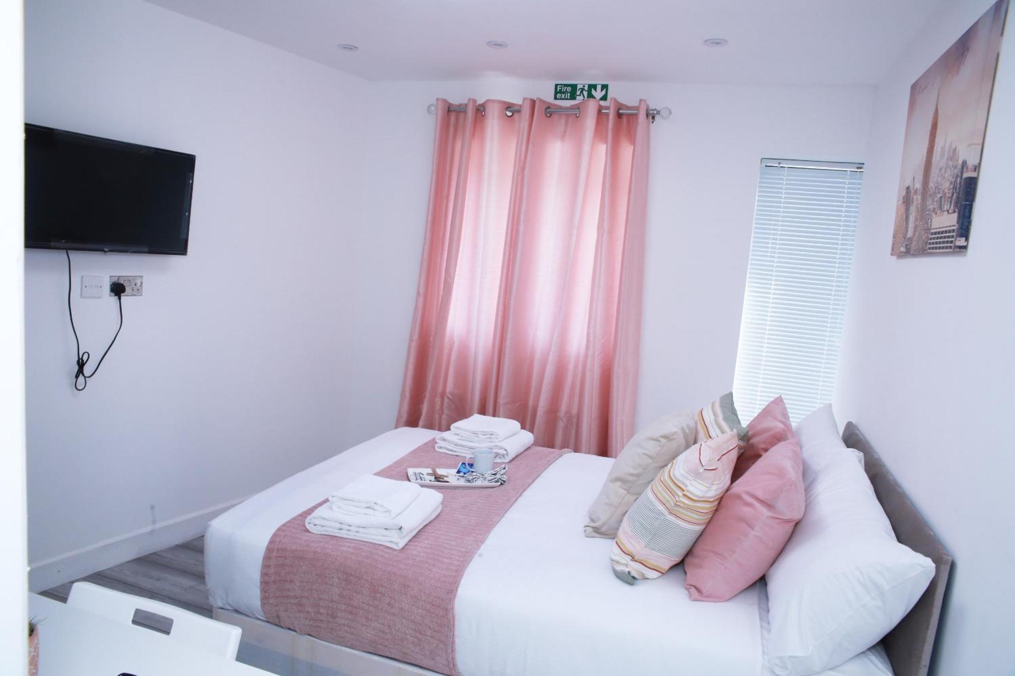 شقة Harrow Luxury Flat With Free Parking. لندن المظهر الخارجي الصورة