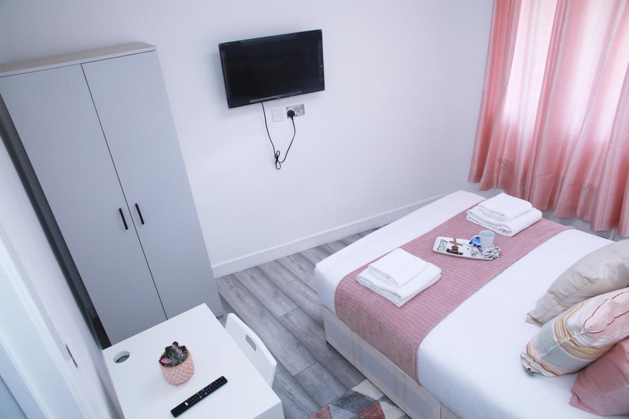 شقة Harrow Luxury Flat With Free Parking. لندن المظهر الخارجي الصورة