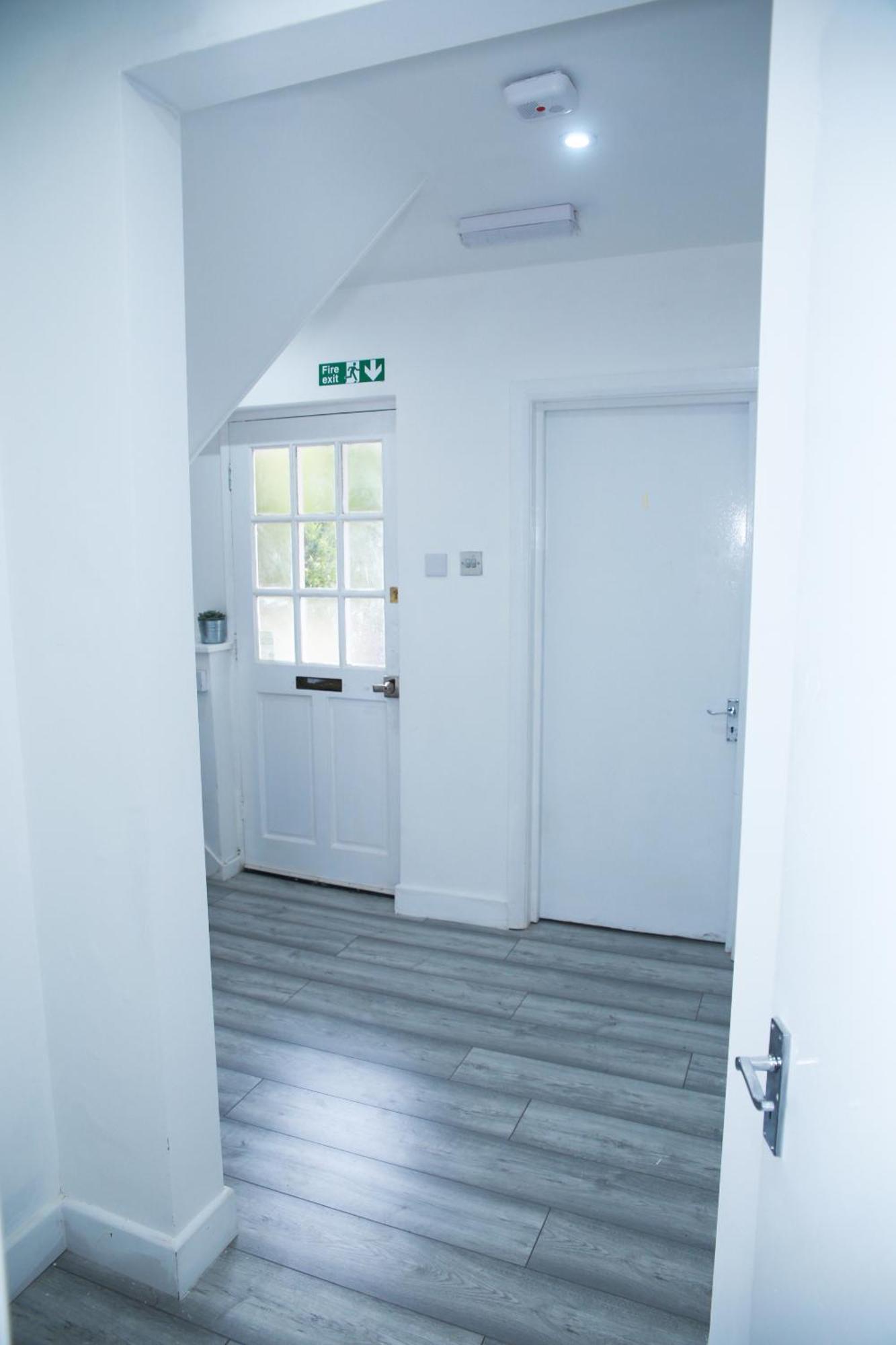 شقة Harrow Luxury Flat With Free Parking. لندن المظهر الخارجي الصورة